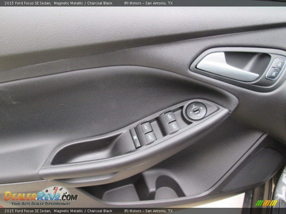 2015 Ford Focus SE Sedan Magnetic Metallic / Charcoal Black Photo #16