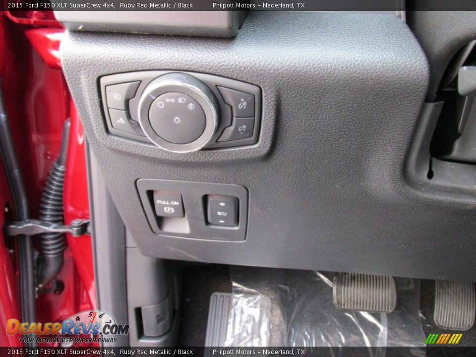 2015 Ford F150 XLT SuperCrew 4x4 Ruby Red Metallic / Black Photo #34