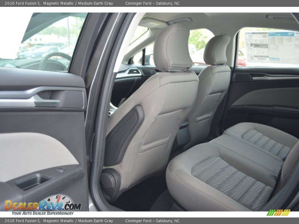 2016 Ford Fusion S Magnetic Metallic / Medium Earth Gray Photo #10