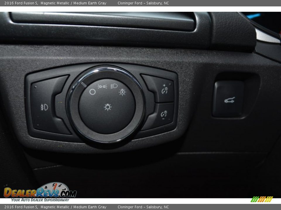 2016 Ford Fusion S Magnetic Metallic / Medium Earth Gray Photo #18
