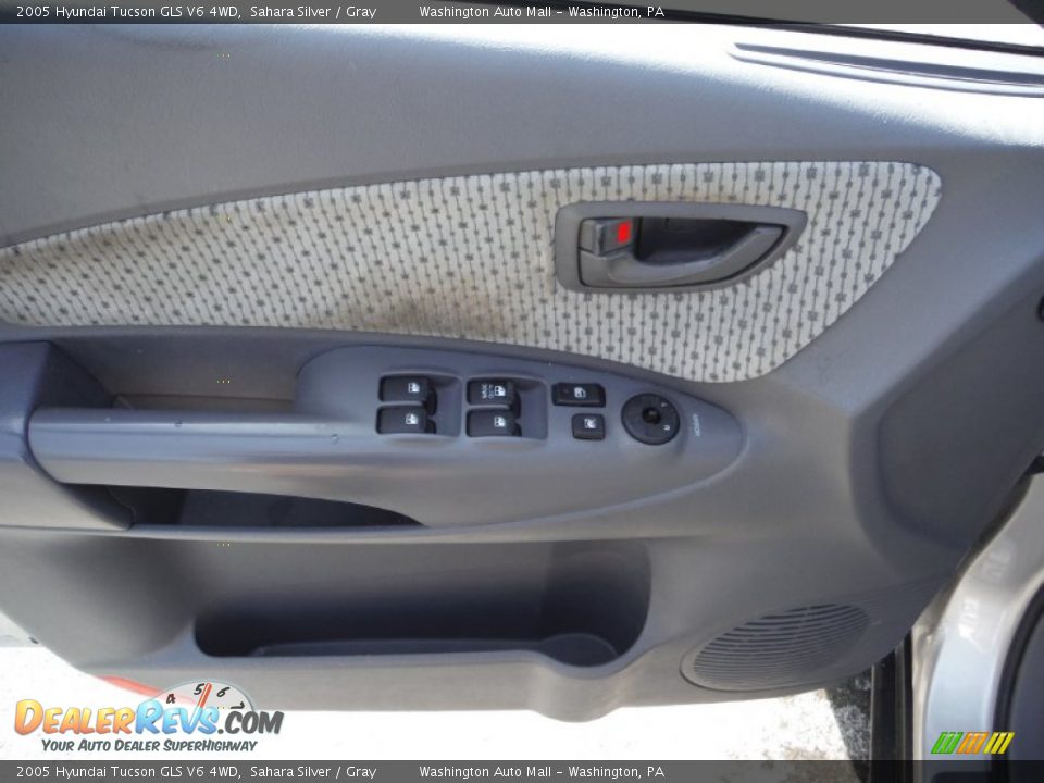 2005 Hyundai Tucson GLS V6 4WD Sahara Silver / Gray Photo #10