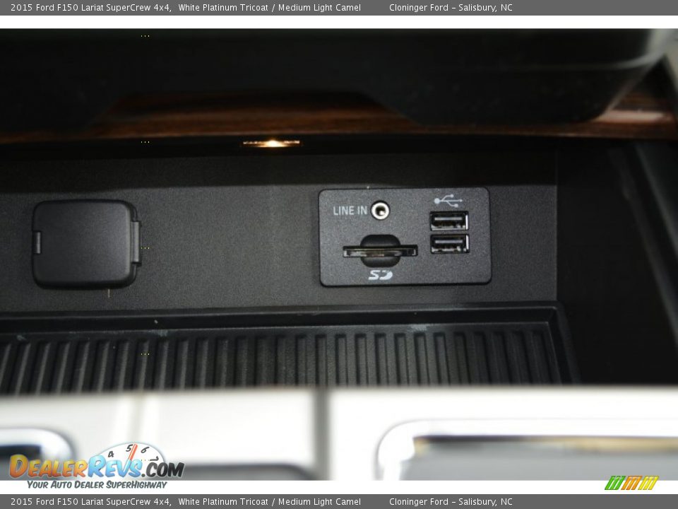 2015 Ford F150 Lariat SuperCrew 4x4 White Platinum Tricoat / Medium Light Camel Photo #18
