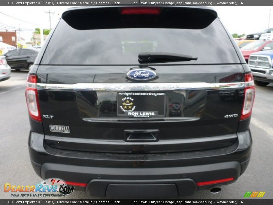2013 Ford Explorer XLT 4WD Tuxedo Black Metallic / Charcoal Black Photo #4