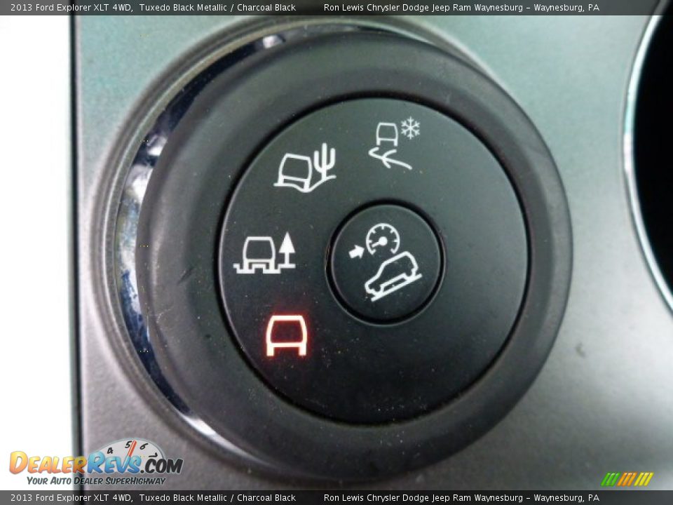 2013 Ford Explorer XLT 4WD Tuxedo Black Metallic / Charcoal Black Photo #18