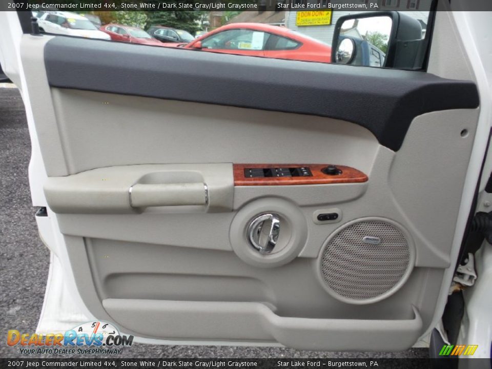 2007 Jeep Commander Limited 4x4 Stone White / Dark Slate Gray/Light Graystone Photo #13
