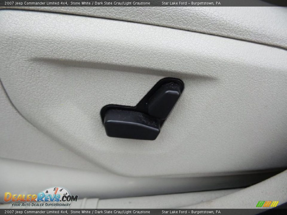 2007 Jeep Commander Limited 4x4 Stone White / Dark Slate Gray/Light Graystone Photo #15