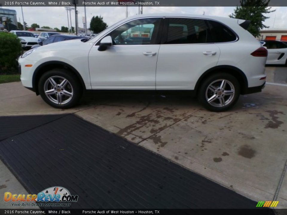 2016 Porsche Cayenne White / Black Photo #4