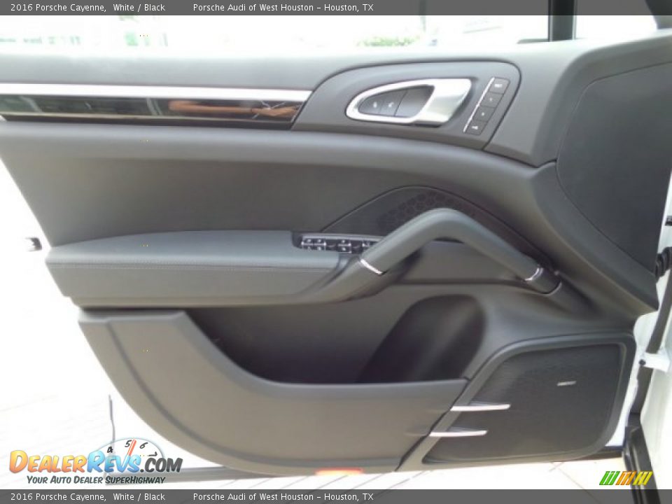2016 Porsche Cayenne White / Black Photo #10