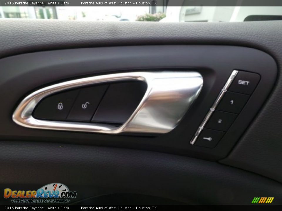 2016 Porsche Cayenne White / Black Photo #11