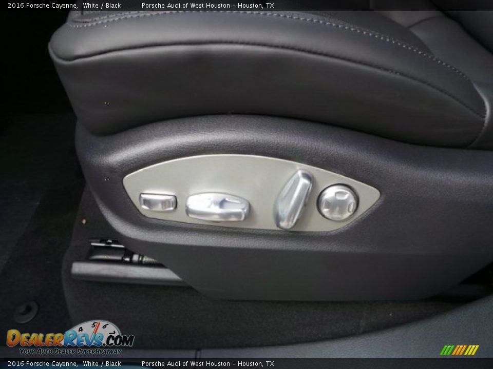 2016 Porsche Cayenne White / Black Photo #15
