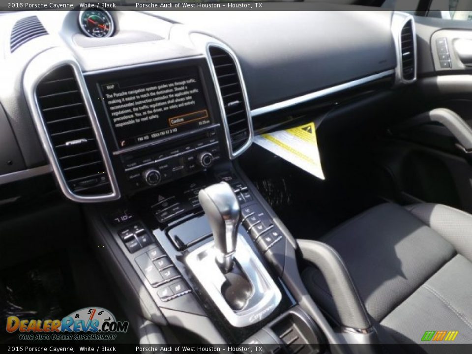 2016 Porsche Cayenne White / Black Photo #16