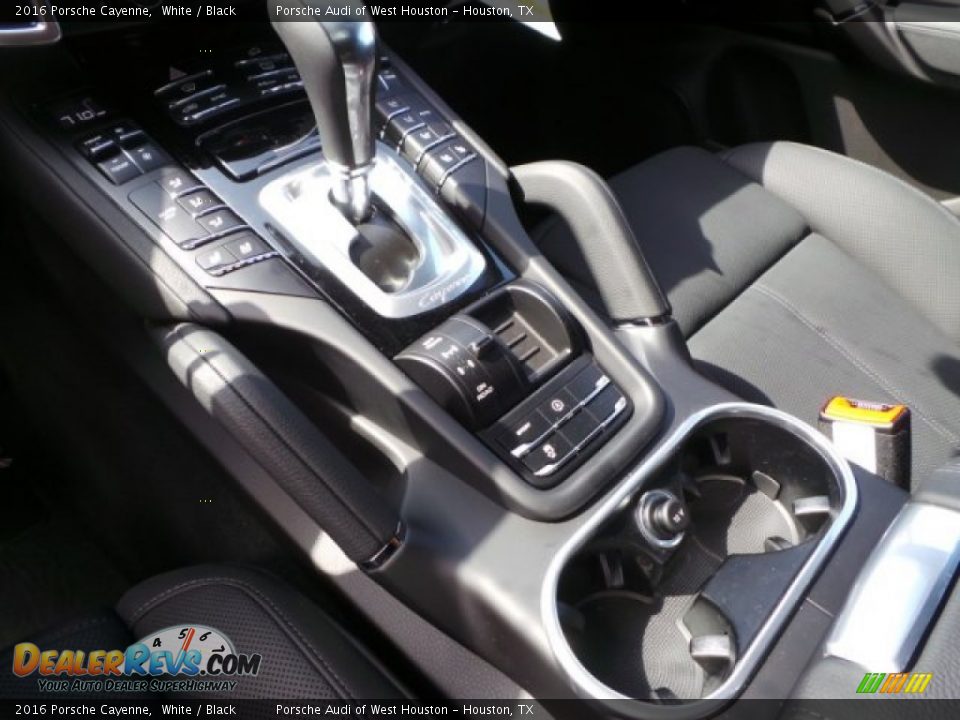2016 Porsche Cayenne White / Black Photo #17
