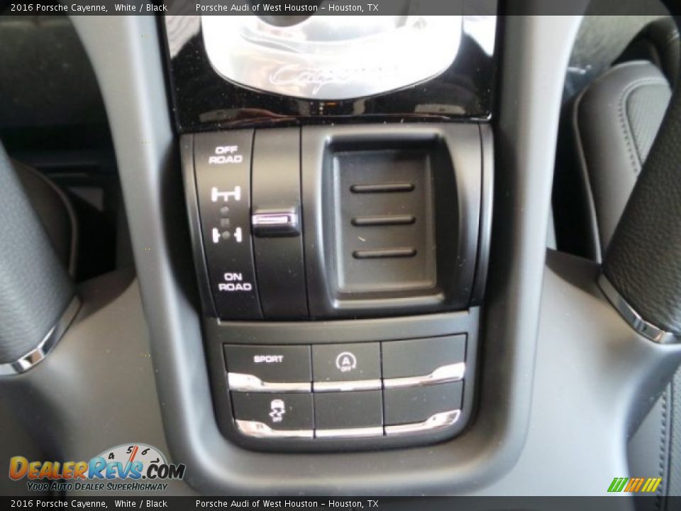 2016 Porsche Cayenne White / Black Photo #24