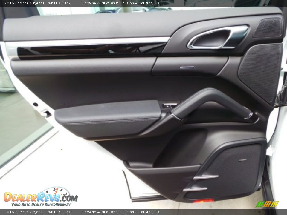 2016 Porsche Cayenne White / Black Photo #26