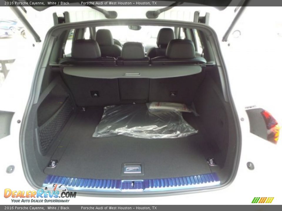2016 Porsche Cayenne White / Black Photo #30