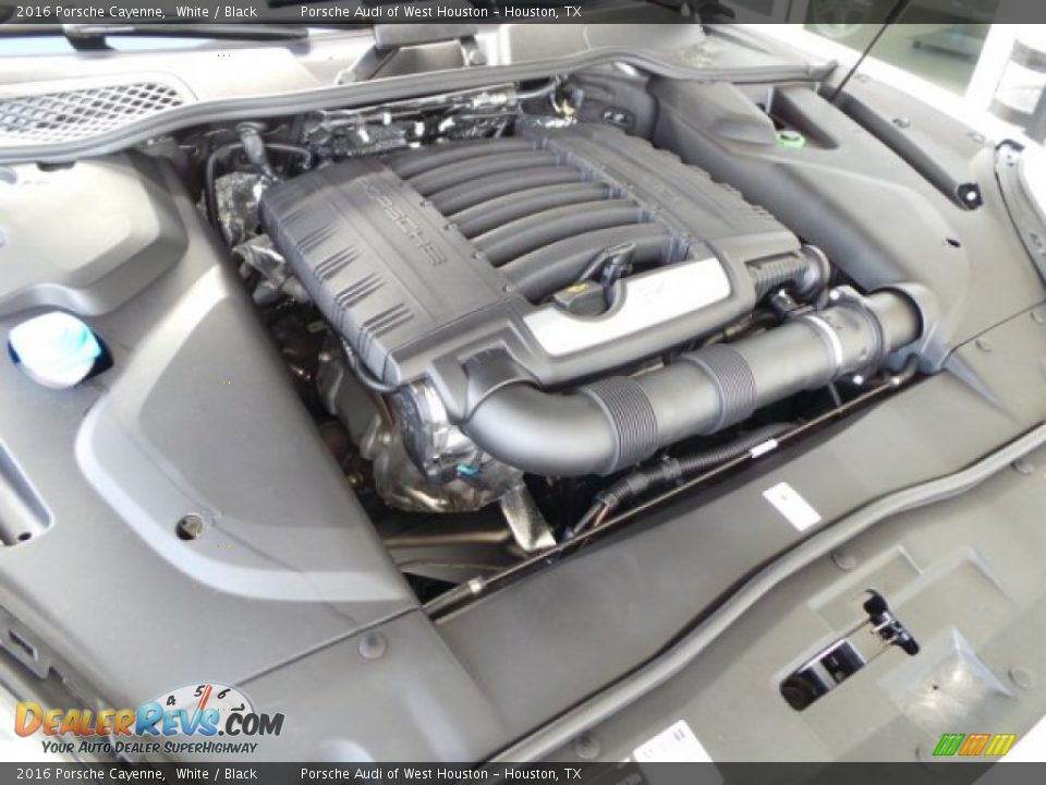 2016 Porsche Cayenne White / Black Photo #32