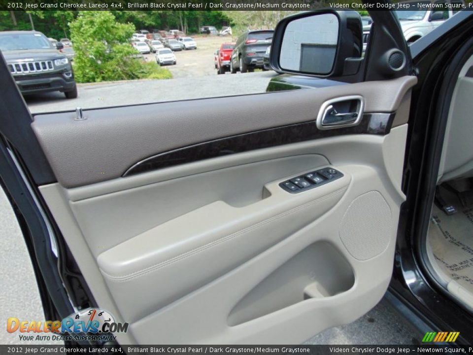 2012 Jeep Grand Cherokee Laredo 4x4 Brilliant Black Crystal Pearl / Dark Graystone/Medium Graystone Photo #18