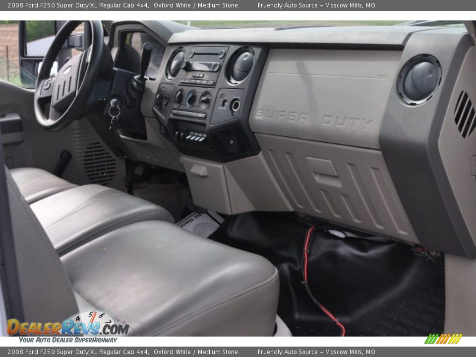 2008 Ford F250 Super Duty XL Regular Cab 4x4 Oxford White / Medium Stone Photo #17