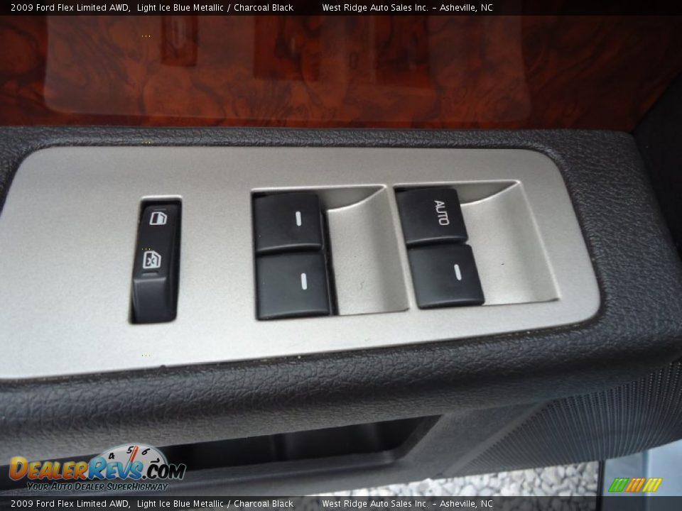2009 Ford Flex Limited AWD Light Ice Blue Metallic / Charcoal Black Photo #17