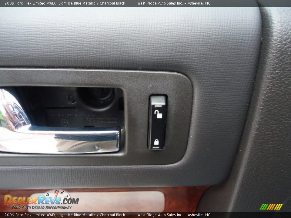 2009 Ford Flex Limited AWD Light Ice Blue Metallic / Charcoal Black Photo #18