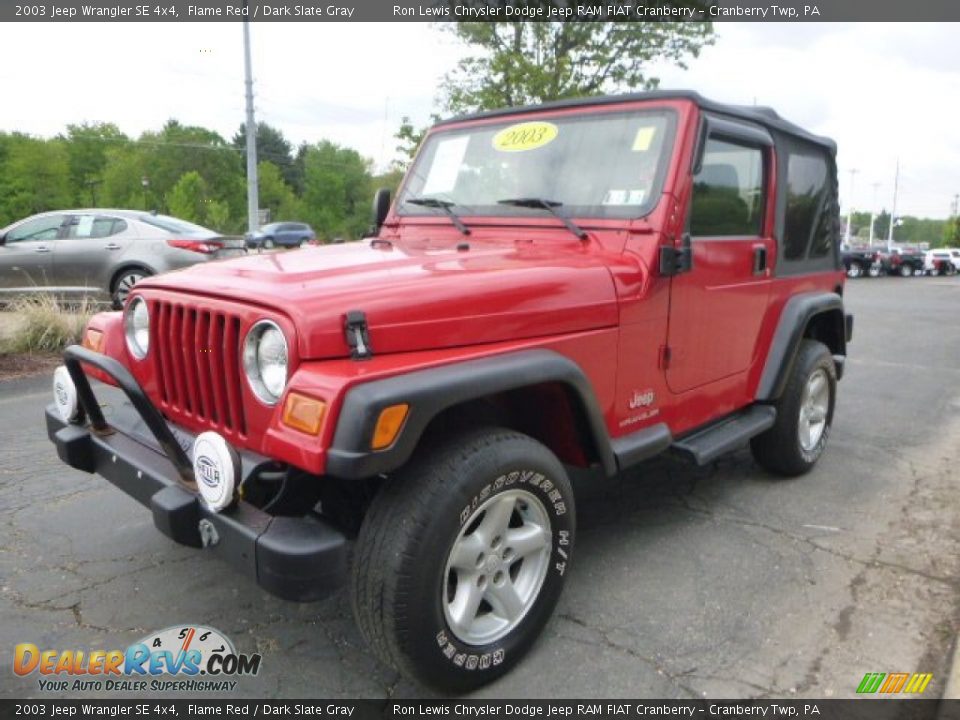 Front 3/4 View of 2003 Jeep Wrangler SE 4x4 Photo #5