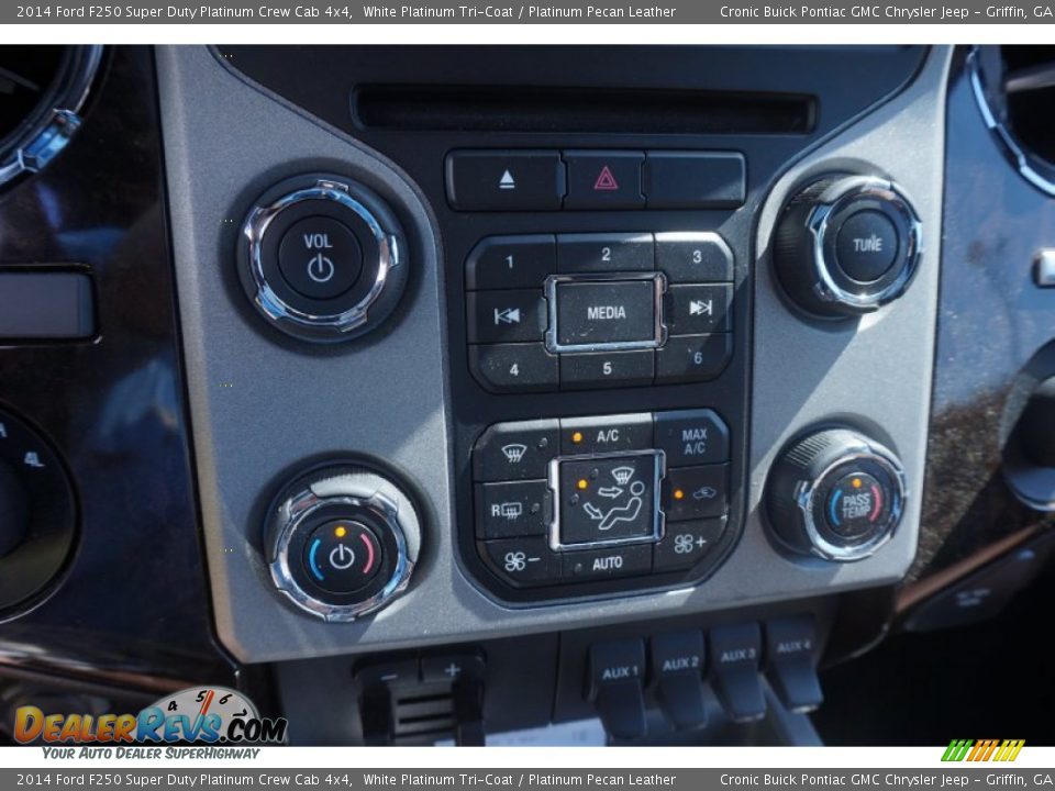 2014 Ford F250 Super Duty Platinum Crew Cab 4x4 White Platinum Tri-Coat / Platinum Pecan Leather Photo #20