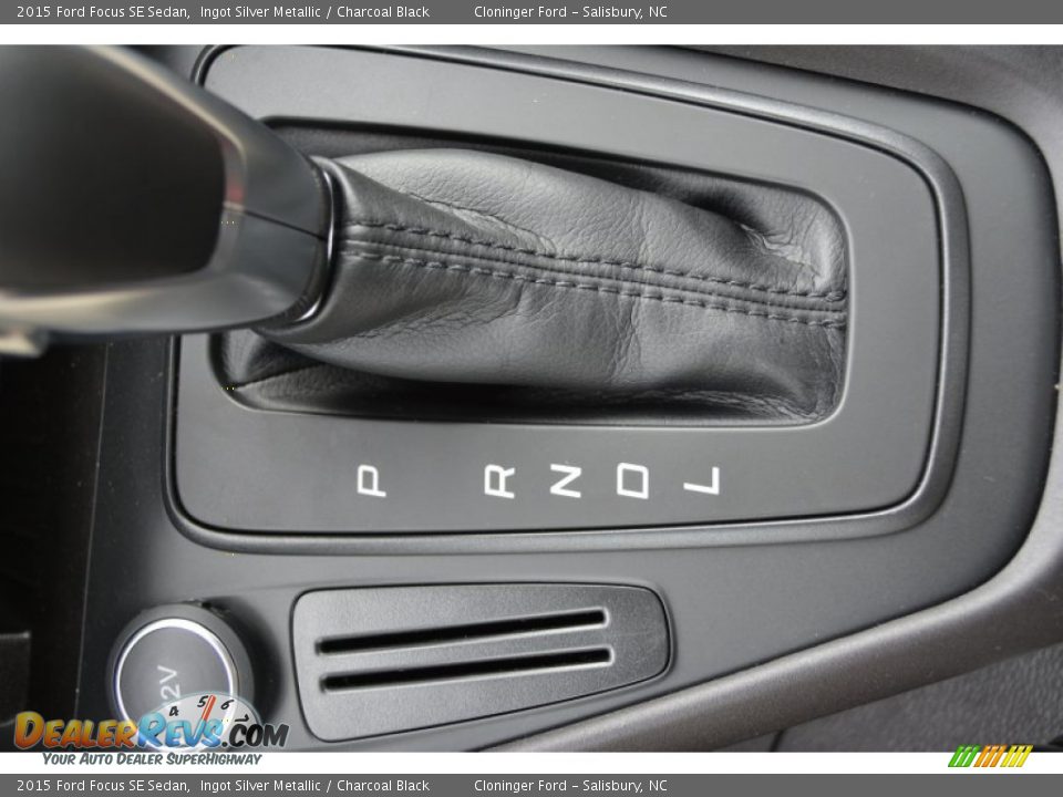 2015 Ford Focus SE Sedan Ingot Silver Metallic / Charcoal Black Photo #17