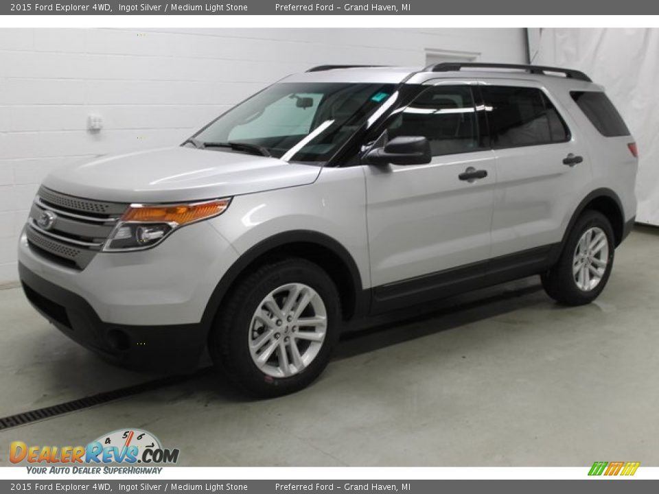 Front 3/4 View of 2015 Ford Explorer 4WD Photo #3