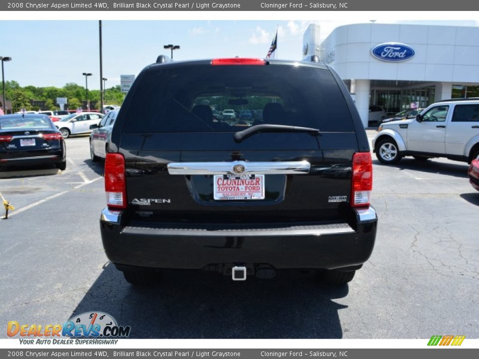 2008 Chrysler Aspen Limited 4WD Brilliant Black Crystal Pearl / Light Graystone Photo #4