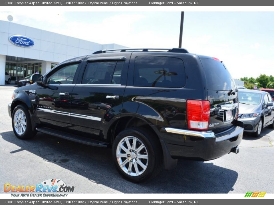 2008 Chrysler Aspen Limited 4WD Brilliant Black Crystal Pearl / Light Graystone Photo #5