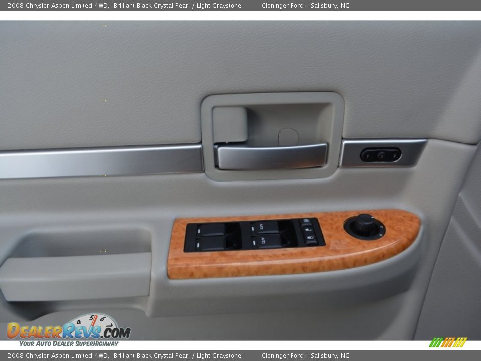 2008 Chrysler Aspen Limited 4WD Brilliant Black Crystal Pearl / Light Graystone Photo #9