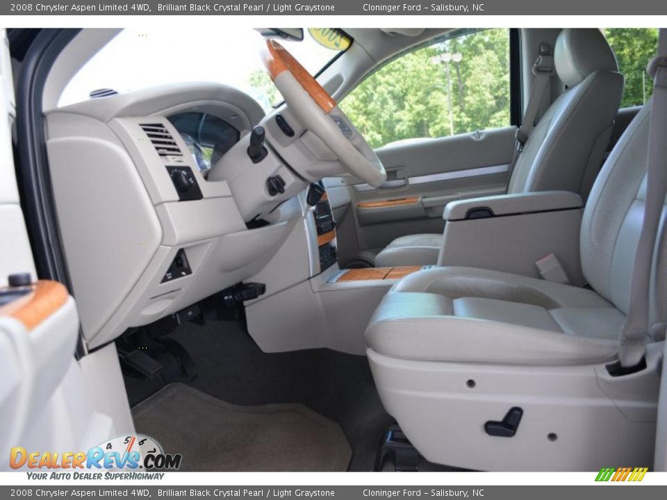 2008 Chrysler Aspen Limited 4WD Brilliant Black Crystal Pearl / Light Graystone Photo #10