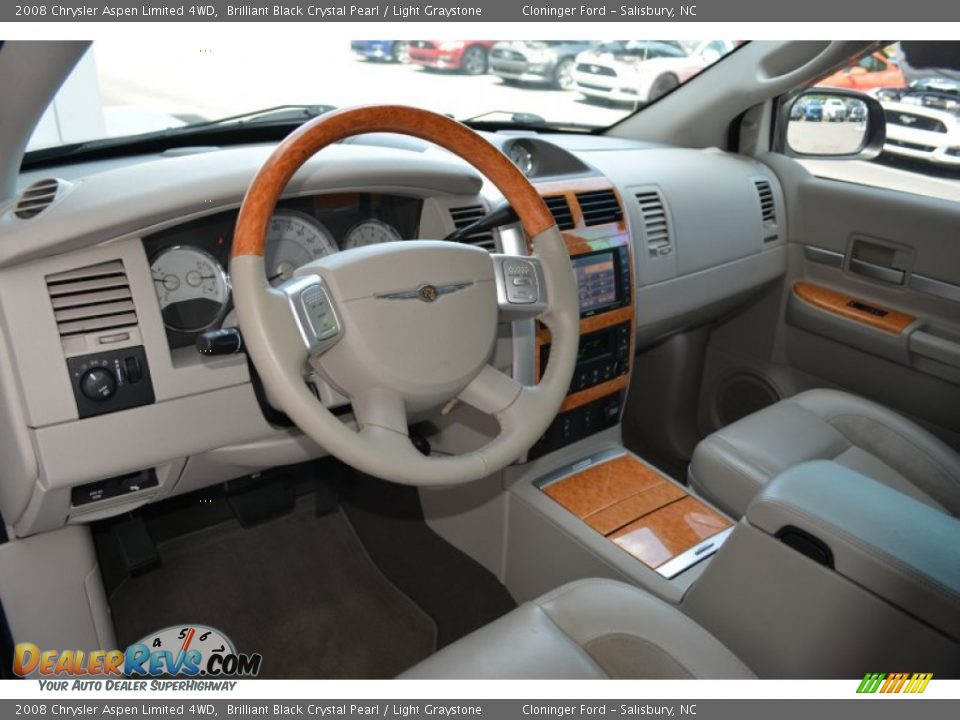2008 Chrysler Aspen Limited 4WD Brilliant Black Crystal Pearl / Light Graystone Photo #11