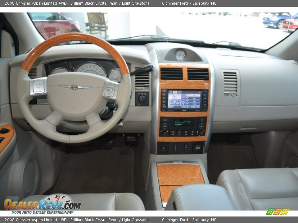 2008 Chrysler Aspen Limited 4WD Brilliant Black Crystal Pearl / Light Graystone Photo #12