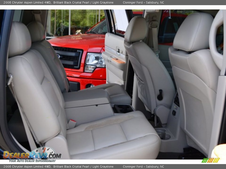 2008 Chrysler Aspen Limited 4WD Brilliant Black Crystal Pearl / Light Graystone Photo #16