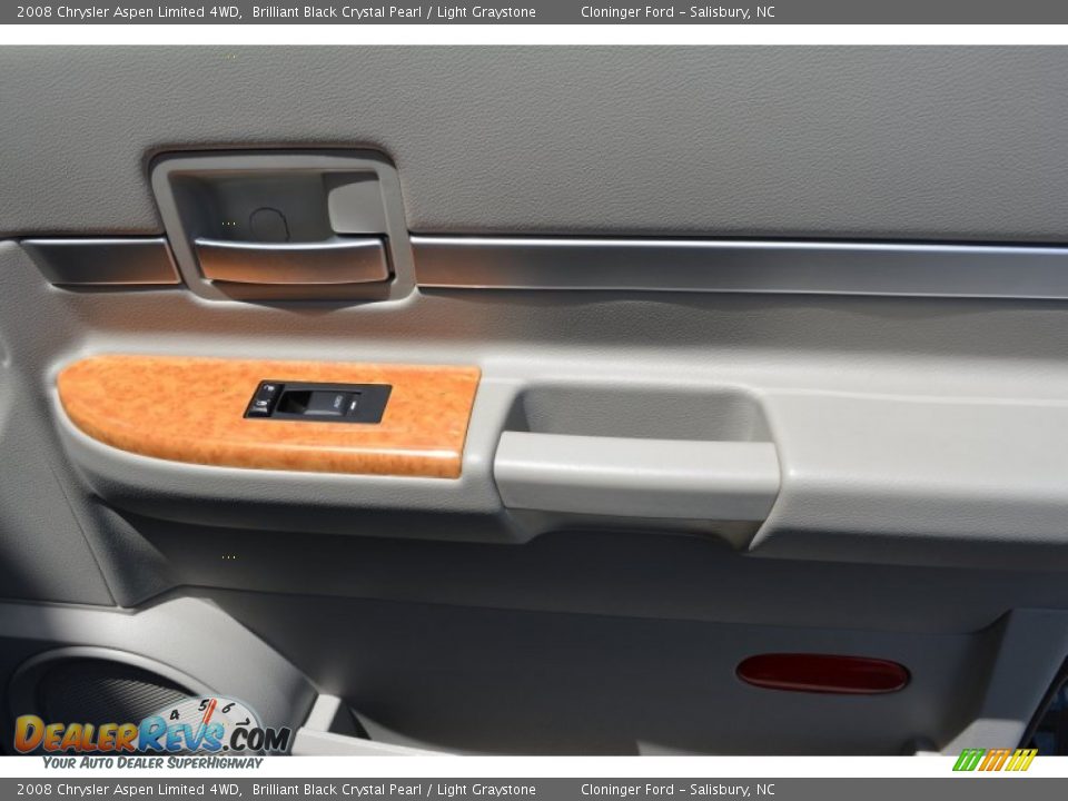 2008 Chrysler Aspen Limited 4WD Brilliant Black Crystal Pearl / Light Graystone Photo #17