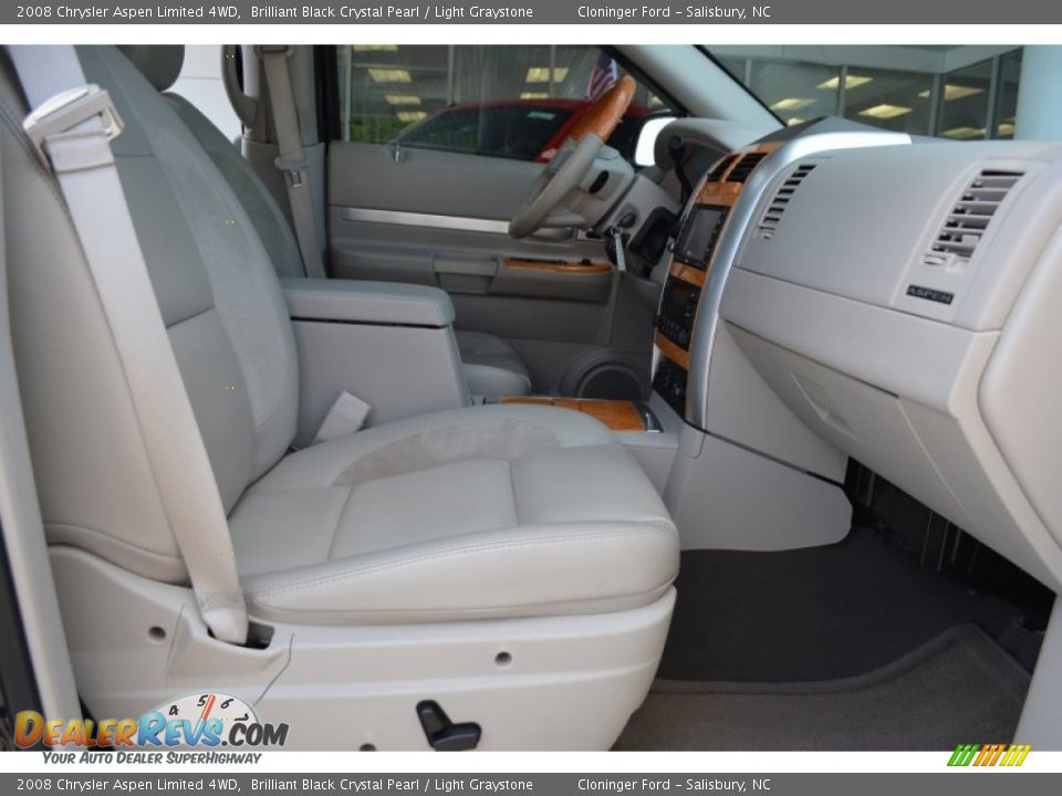 2008 Chrysler Aspen Limited 4WD Brilliant Black Crystal Pearl / Light Graystone Photo #18