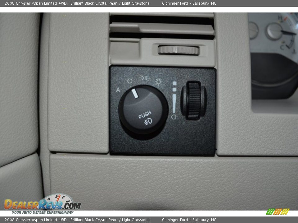 2008 Chrysler Aspen Limited 4WD Brilliant Black Crystal Pearl / Light Graystone Photo #30