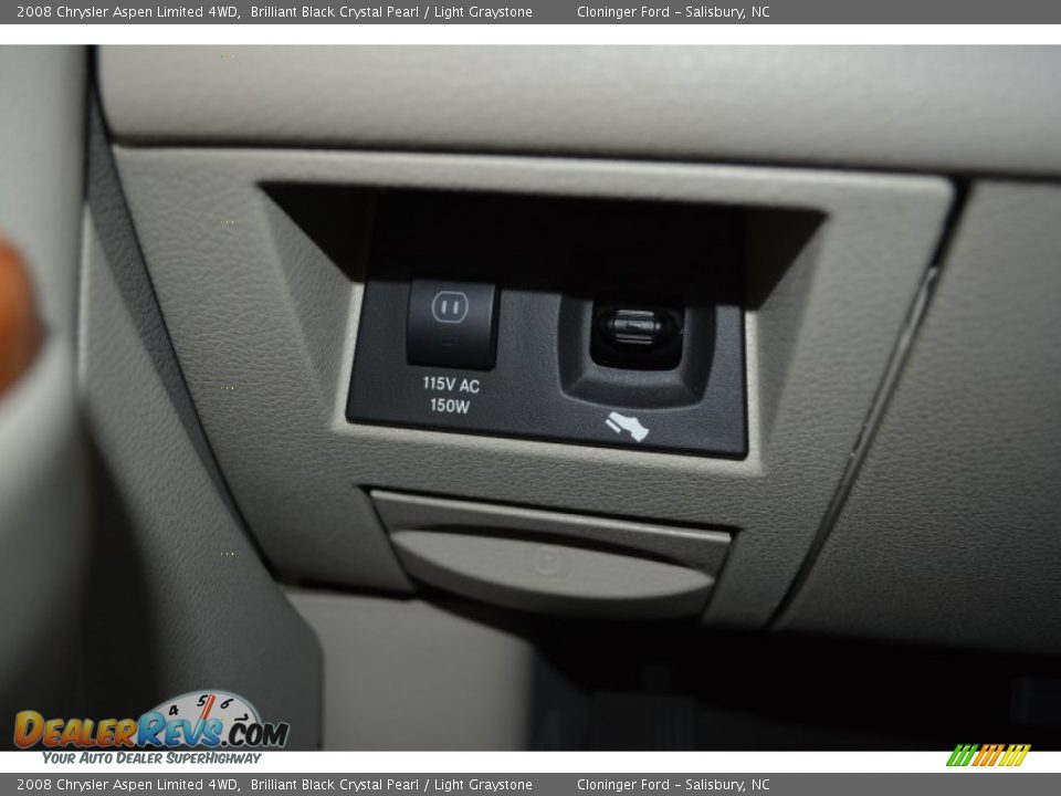 2008 Chrysler Aspen Limited 4WD Brilliant Black Crystal Pearl / Light Graystone Photo #31