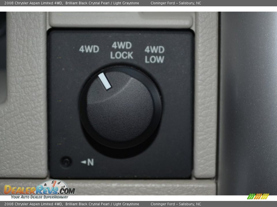 2008 Chrysler Aspen Limited 4WD Brilliant Black Crystal Pearl / Light Graystone Photo #32