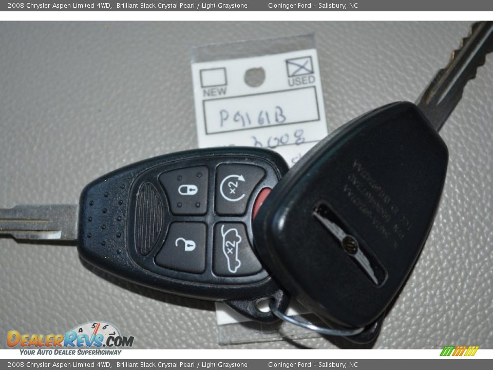 2008 Chrysler Aspen Limited 4WD Brilliant Black Crystal Pearl / Light Graystone Photo #34