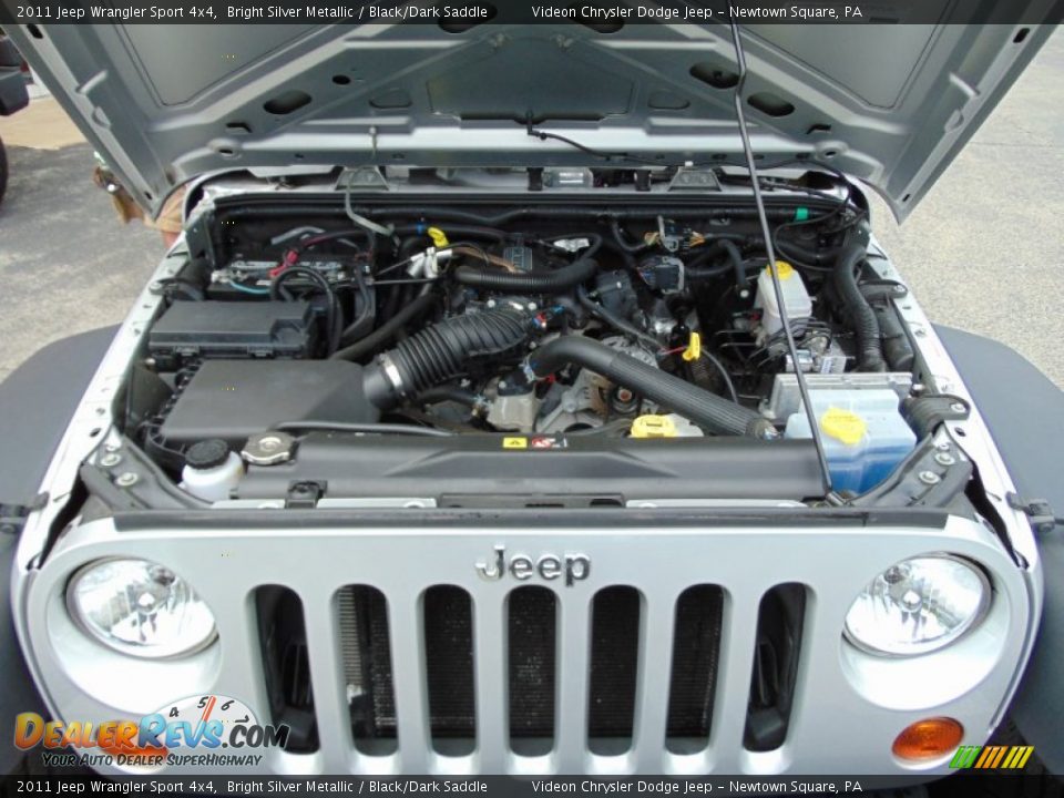 2011 Jeep Wrangler Sport 4x4 Bright Silver Metallic / Black/Dark Saddle Photo #10