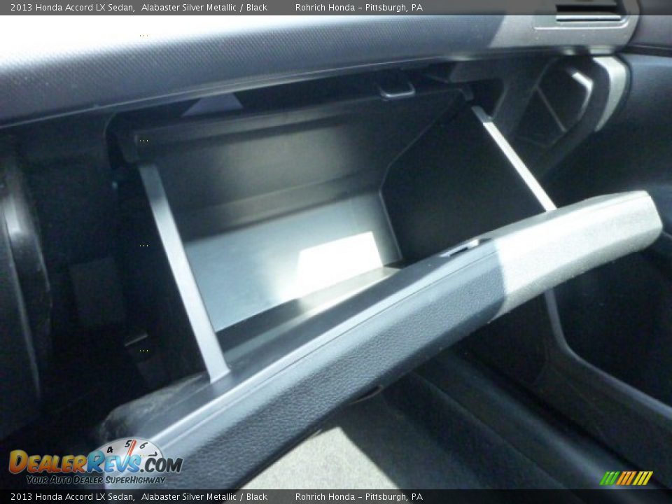 2013 Honda Accord LX Sedan Alabaster Silver Metallic / Black Photo #24