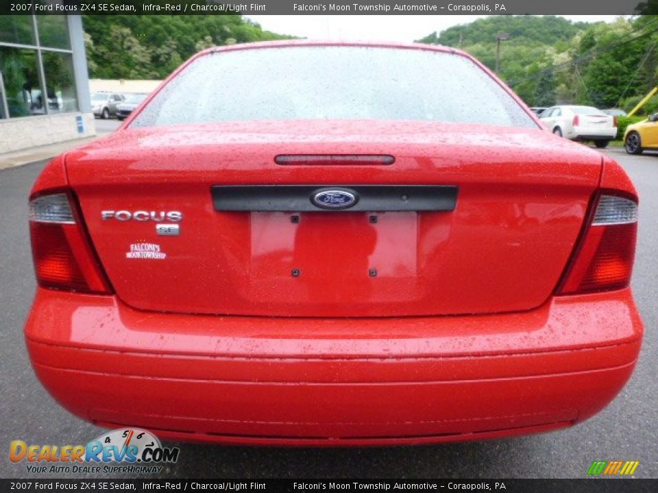 2007 Ford Focus ZX4 SE Sedan Infra-Red / Charcoal/Light Flint Photo #6