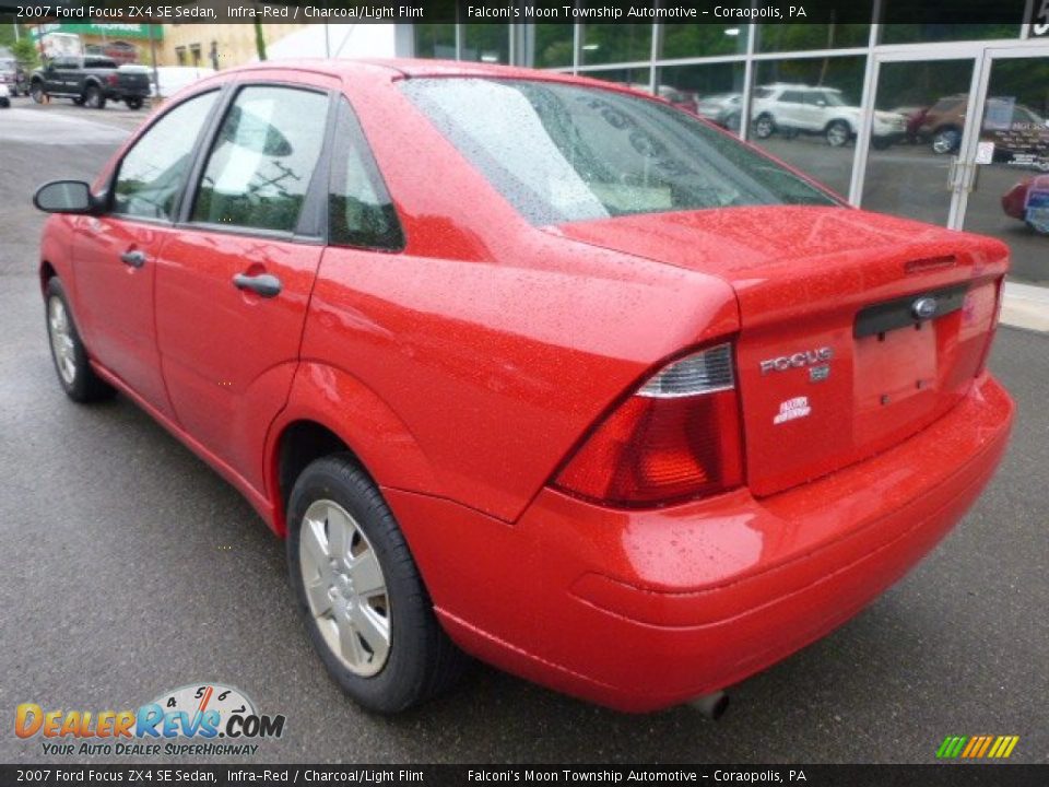 2007 Ford Focus ZX4 SE Sedan Infra-Red / Charcoal/Light Flint Photo #9