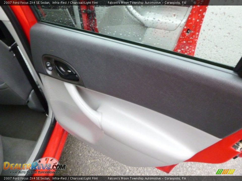 2007 Ford Focus ZX4 SE Sedan Infra-Red / Charcoal/Light Flint Photo #14