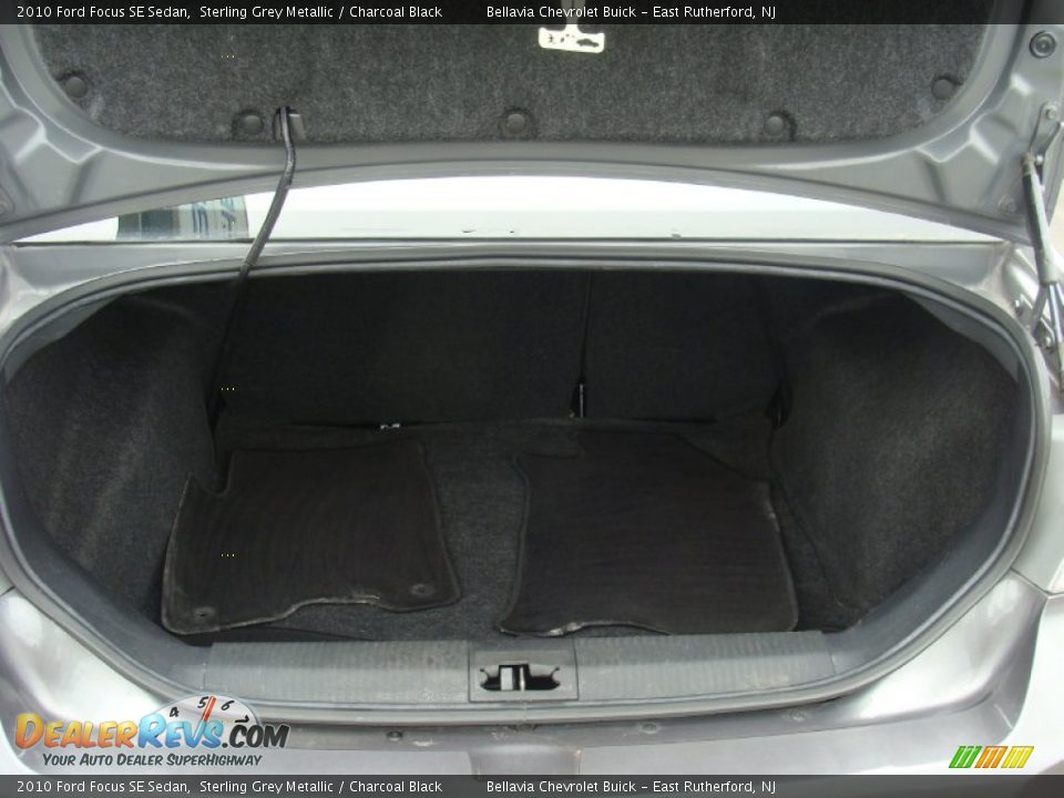 2010 Ford Focus SE Sedan Sterling Grey Metallic / Charcoal Black Photo #13