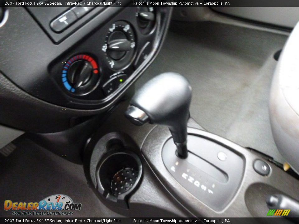 2007 Ford Focus ZX4 SE Sedan Infra-Red / Charcoal/Light Flint Photo #21