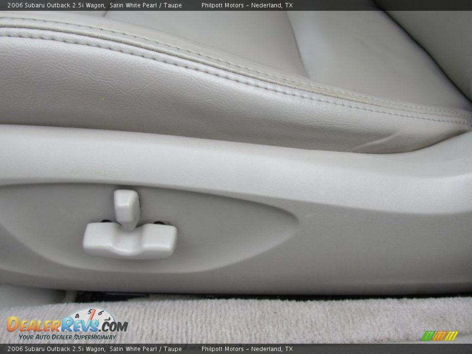 2006 Subaru Outback 2.5i Wagon Satin White Pearl / Taupe Photo #33
