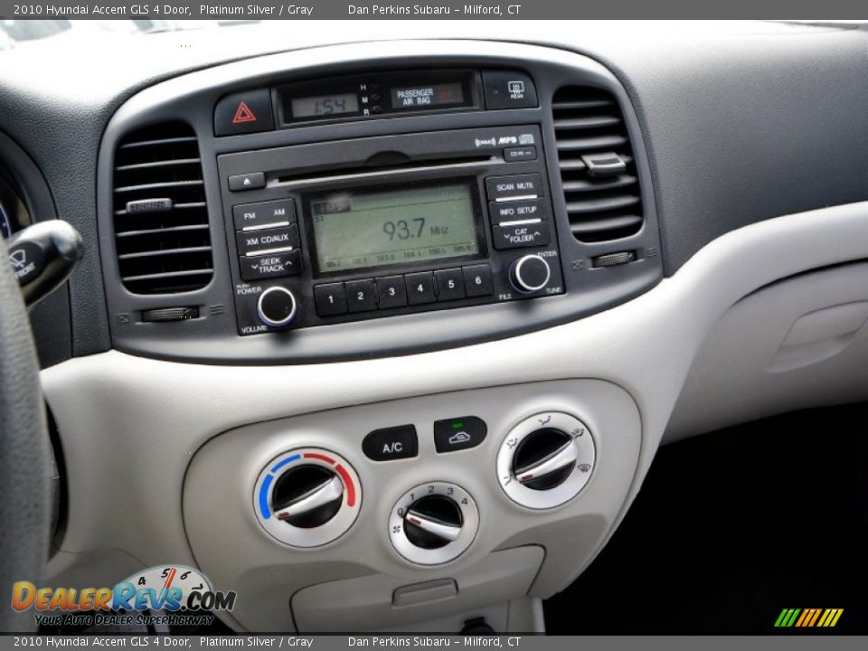 2010 Hyundai Accent GLS 4 Door Platinum Silver / Gray Photo #11
